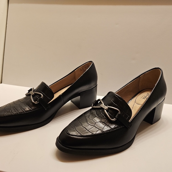 Life Stride Black Crocodile Pattern Loafers - Picture 5 of 9